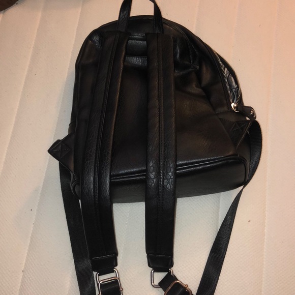 backpack - Picture 2 of 4